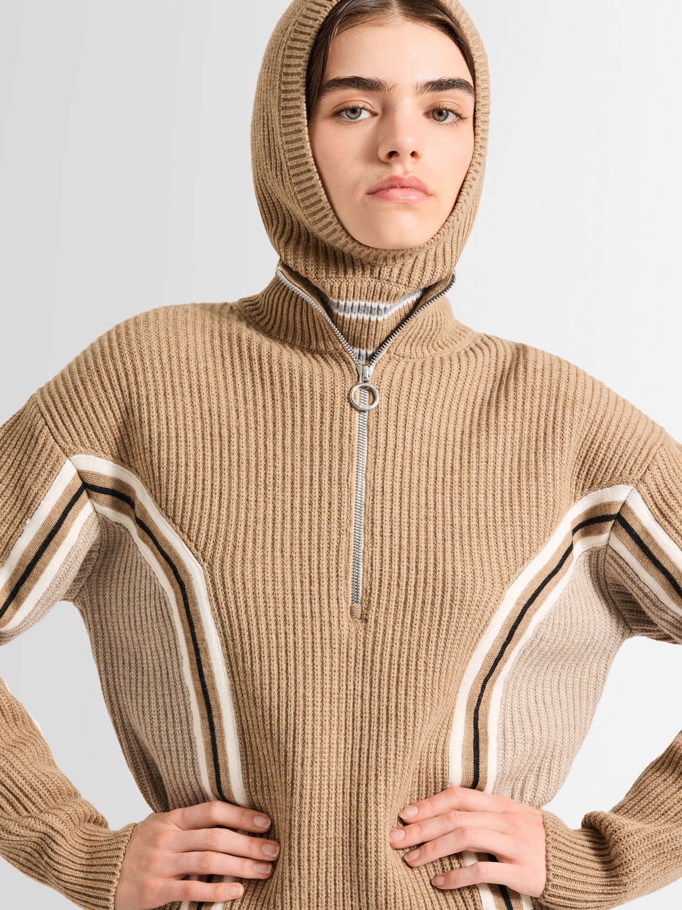 MIRALA SWEATER