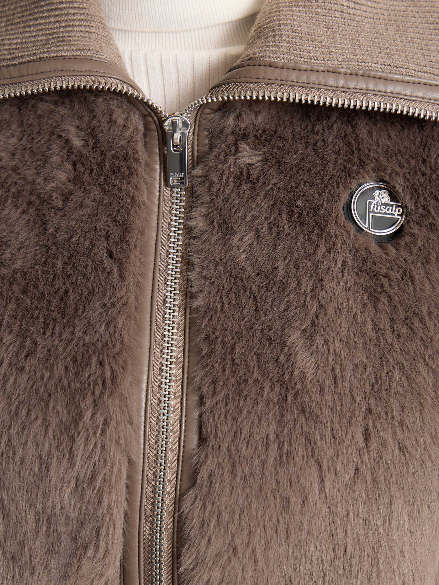 VESTE SANS MANCHES PIAGAE
